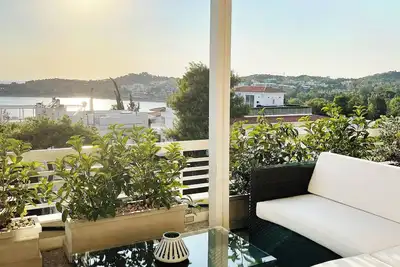 Image de A unique 3 level penthouse with a great sea view to Vouliagmeni Bay