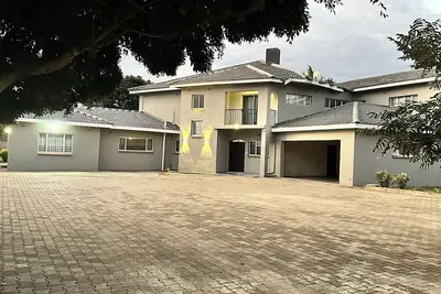 Image de 6bed & 5. 5bath family home / Business accommodation