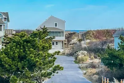 Image de 2 min Walk to the Beach-Ocean View-Heated Pool-Hottub-Modern