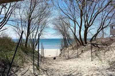 Image de All Season Cottage steps to Long Beach