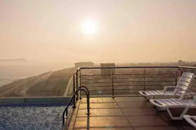 Image de New apartment with pool facing the sea