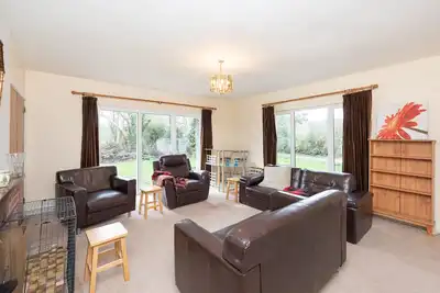 Image de Great living and activity space, easy walks country lanes.