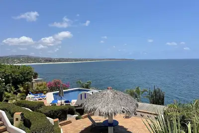 Image de Spectacular Ocean Views! Walk to beaches, restaurants & shops! !