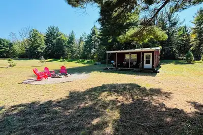 Image de Little Red Cabin - Peaceful Up-North Michigan Get-a-Way!