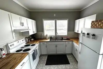 Mrs. Hughes Cottage - 2 bedroom House