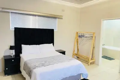Image de Sunrise Room - en-suite bathroom (Bed Only)