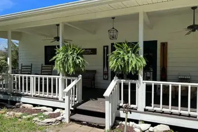 Image de Old Southern - Lakefront - Dog friendly