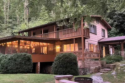 Image de Mountain Lake House - Hot tub, fire pit, fish and swim!