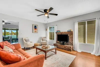 Image de Cozy lake house retreat in the heart of Lakeland