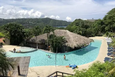 Image de Beautiful condo/covered balcony with ocean view! ! !