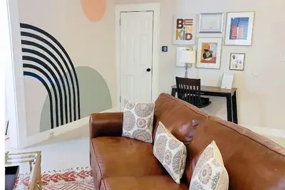 Image de Great Location Cozy 3br Modern Apt in Irvington