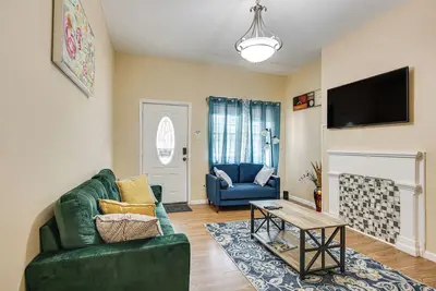 Image de West Oakland Home - 2 Mi to Downtown Pittsburgh!