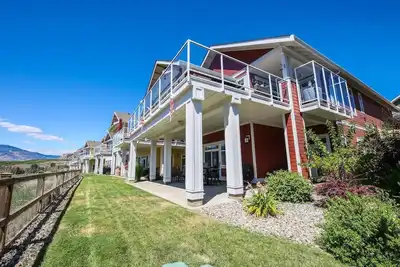 Image de Pool! View! Golf Cart! - Large 2 level home - 4 bedrooms 4 bathrooms