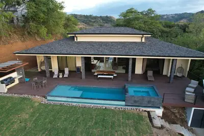 Image de Escape to Serenity: Stunning Ocean View Retreat -- All Inclusive Available