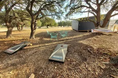 Image de Dog friendly! - #12 is 1 of 3 containers now dog friendly!