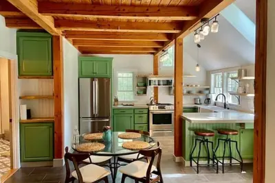 Image de Newly Restored Mid Coast Cottage