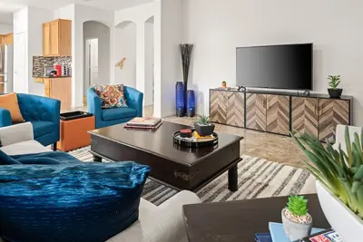 Image de Urban Living in Glendale Az, 4 Miles from Westgate!