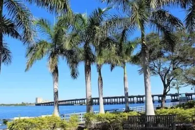 Image de ArtSea2. 2br · Upstairs w/Ample Parking | Near Beaches & Lecom