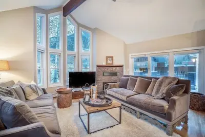 Beautiful Mountain House in the Heart of Town