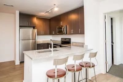 Image de 2 Br Condo between Oxford Square and University of Ms