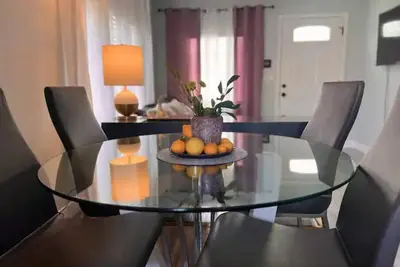 Image de Walk To the Americana! Short Drive Universal, Hollywood, Beverly ect