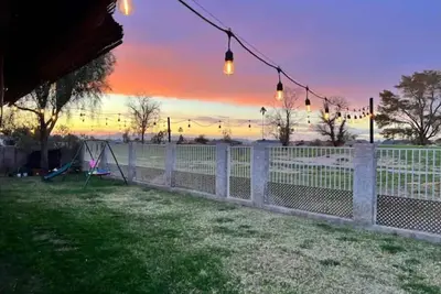 Image de Cozy home, minutes from shopping and entertainment