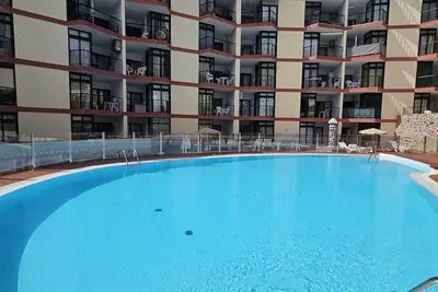 Near Oceanfront 2 Bedroom Holiday Flat