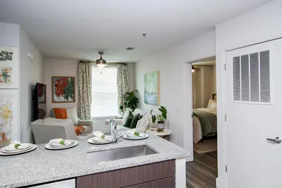 Image de The Walkabout between the square and campus!