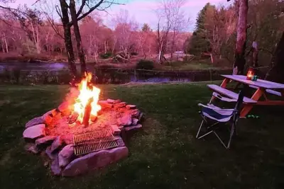 Image de Riverfront cottage. Hiking, fishing, relaxing, pet friendly!