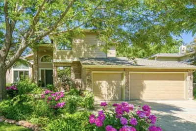 Image de Family-Friendly Haven with a Beautiful Backyard and Walkable Neighborhood