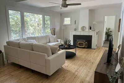 Image de Private escape with over 200 feet of lakefront on Stewart Lake!