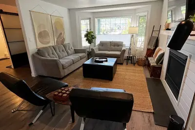 Image de Dwell / Fernie / Bc / Hot Tub / Walk to Downtown