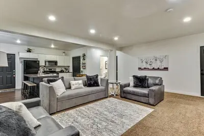 Image de Spacious Hillside Haven | Massage | Patio