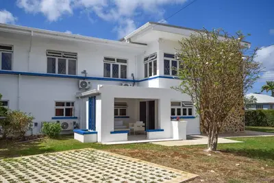 Image de 3 min walk to beach - Bella Figura (Apt 2)