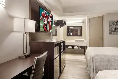 Image de Comfort & Convenience, 2 Sleek Units, Free Parking, Pets Allowed