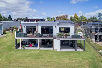 Image de Lake Edge Stunning Beauty