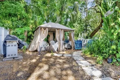 Image de Magnificent villa with modern flare in Brickell estates