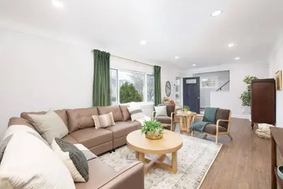 Image de Kamm’s Corners Retreat | 4br w/ Hot Tub & Game Room