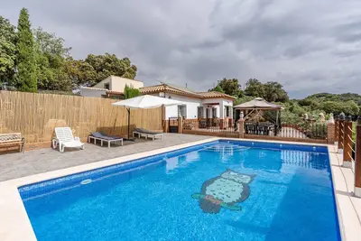 Image de Maison de vacances \"Cortijo La Solana Montefrío\" avec vue sur les montagnes, piscine privée et Wi-Fi