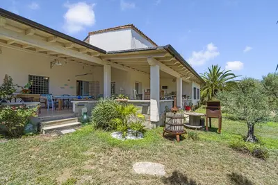 Image de Maison de vacances 'Podere Le Palme' avec vue sur les montagnes, terrasse privée et climatisation