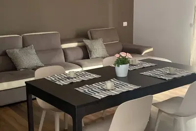 Bosco Suite - in the center of town and very convenient to the sea!