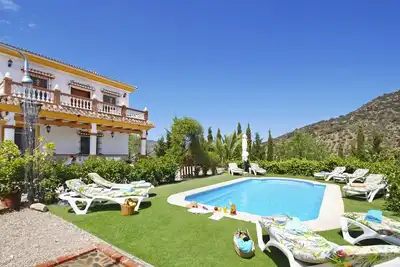 Image de Retraite captivante avec piscine pour des vacances de groupe exceptionnelles.