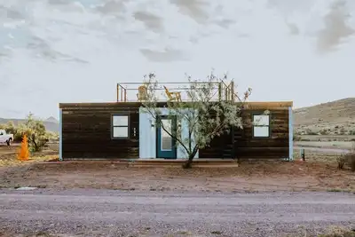 Image de New! Moonlight Ridge-Shipping Container Home