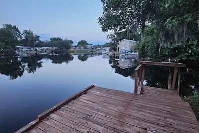 Image de 3/2 private boat slip with dock!