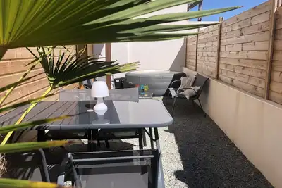 Image de special gd famille, Spa PRIVÉ Ds Cour a 400m plage