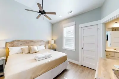 Image de The Great Crabsby: A modern gem in Corolla's heart