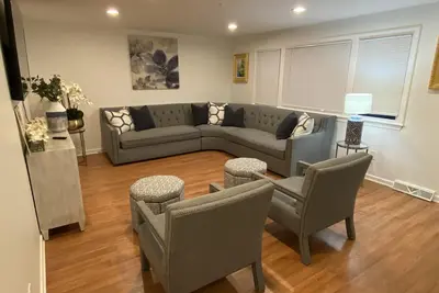 Image de Spacious townhome sleeps 10 centrally located