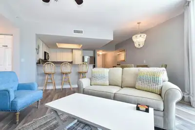 Image de 3rd Floor w/ 2 King Beds Near The Elevator at Palms of Destin!