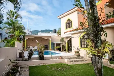 Peaceful culdesac orchid villa, pool, work ergo