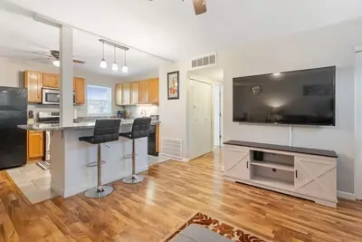 Image de Charming entire ranch home - 3 bedrooms, 1-restroom ❤️ Free drive way parking ❤️